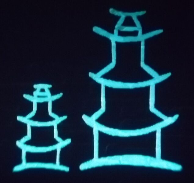 File:Glyph-AC2-huts.JPG