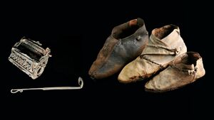 DTVA - Iron packlock and leather shoes.jpg