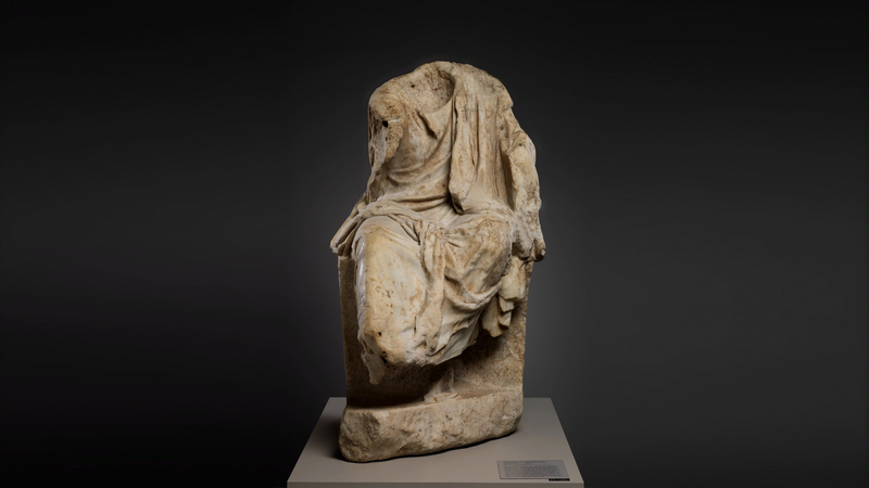 File:DTAE Marble statue of draped man.png