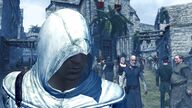Altaïr blends in with a crowd in Acre.