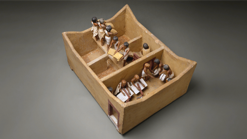 File:DTAE - Model of granary with scribes.png