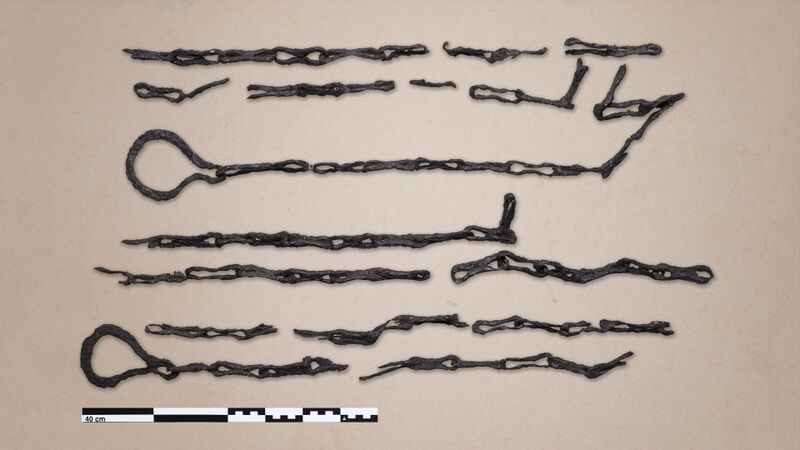 File:DTVA - Chains and cuffs.jpg
