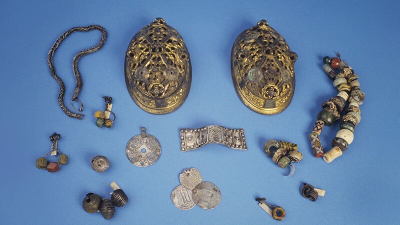 File:DTVA - Mixed selection of jewelry.jpg